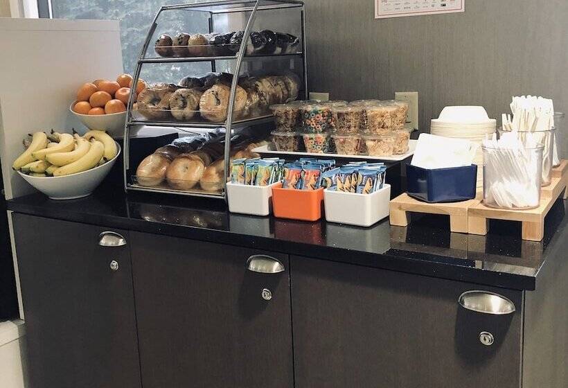 ホテル Holiday Inn Express Fargo   West Acres, An Ihg