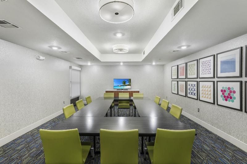 هتل Holiday Inn Express Harlingen By Ihg