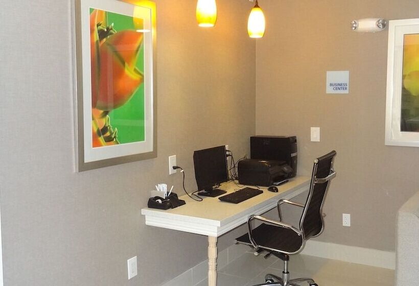 Holiday Inn Express Hotel Kansas City   Bonner Springs, An Ihg