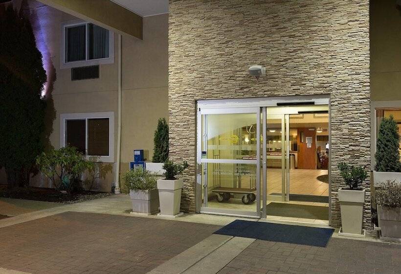 Holiday Inn Express Hotels & Suites Burlington, An Ihg