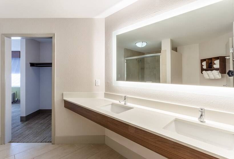 فندق Holiday Inn Express Scottsburg, An Ihg