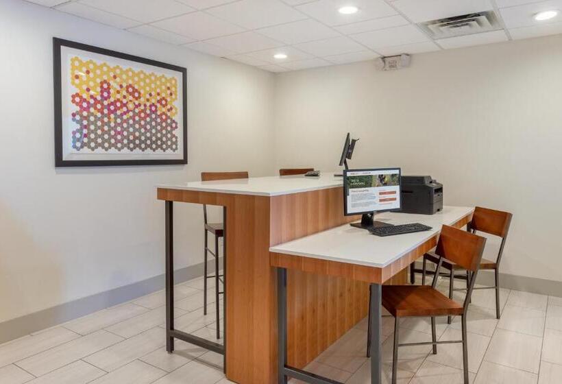 فندق Holiday Inn Express Scottsburg, An Ihg