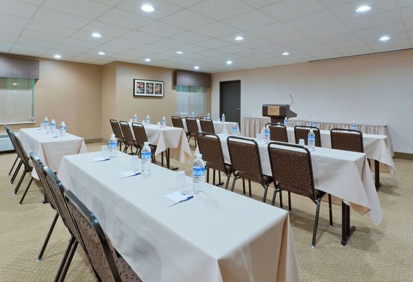 Отель Holiday Inn Express & Suites Ashtabula Geneva, An Ihg