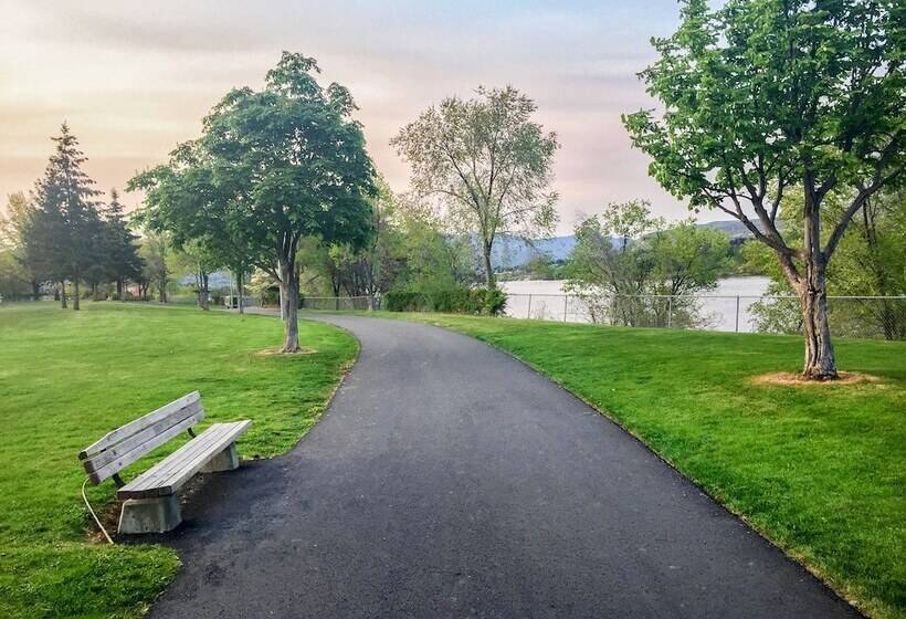 Отель Holiday Inn Express Wenatchee, An Ihg