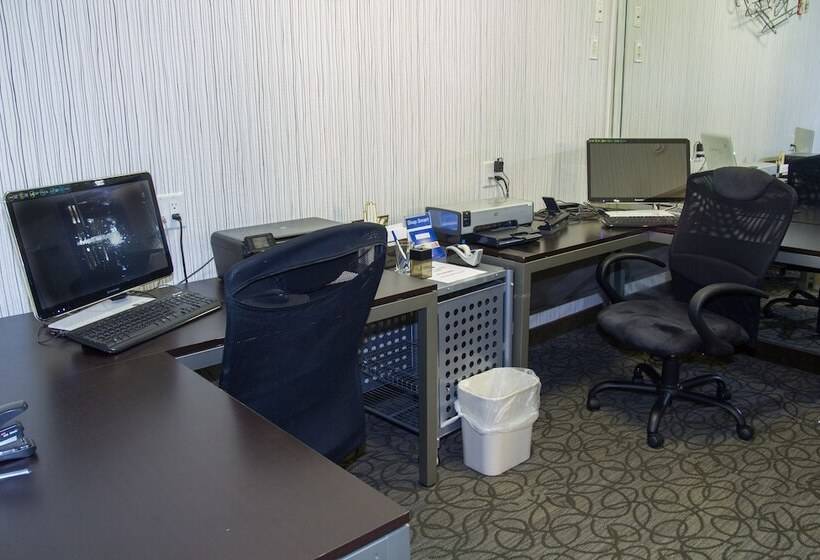 Отель Holiday Inn Express Wenatchee, An Ihg