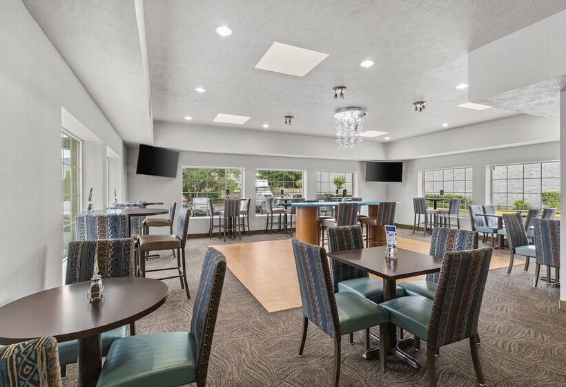 Отель Holiday Inn Express Wenatchee, An Ihg