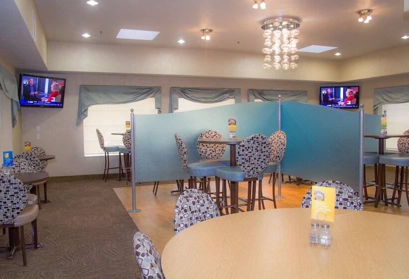 Отель Holiday Inn Express Wenatchee, An Ihg