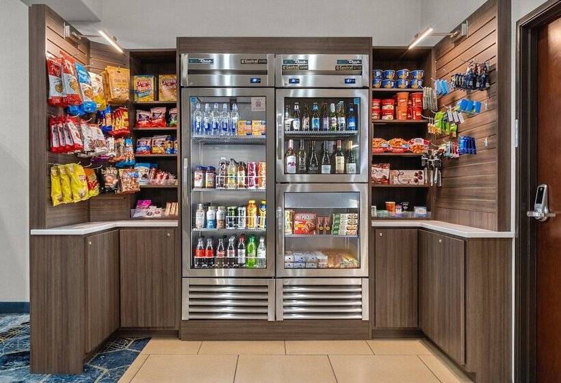 Отель Holiday Inn Express Wenatchee, An Ihg