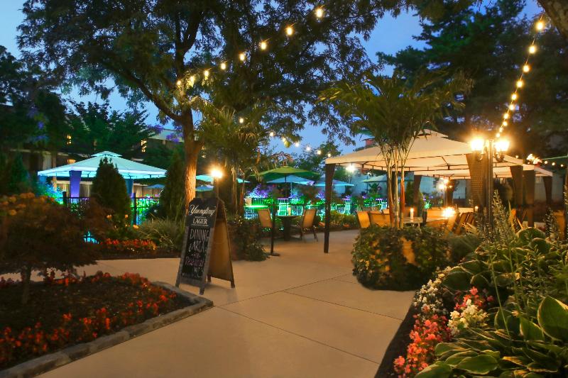 Отель Holiday Inn Westbury Long Island, An Ihg