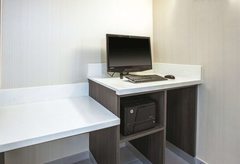 فندق La Quinta By Wyndham Sturbridge