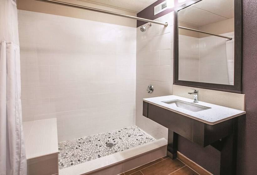 فندق La Quinta By Wyndham Sturbridge