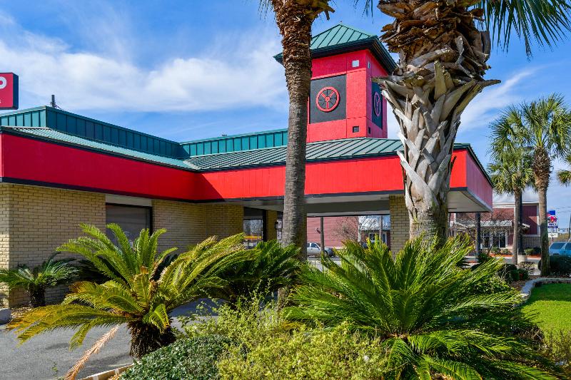 فندق Lake Park Inn Express