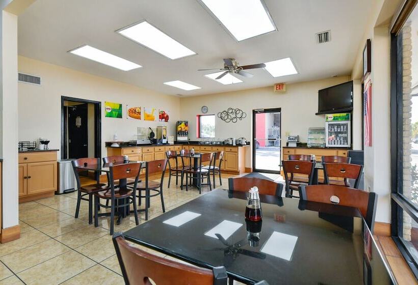 فندق Lake Park Inn Express