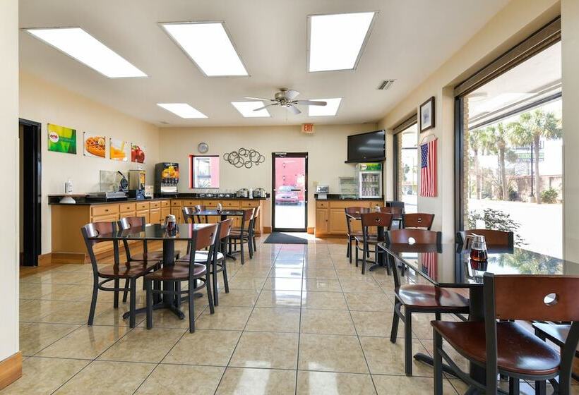 فندق Lake Park Inn Express