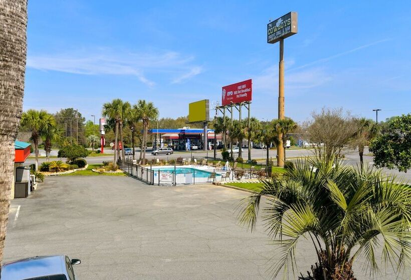 فندق Lake Park Inn Express