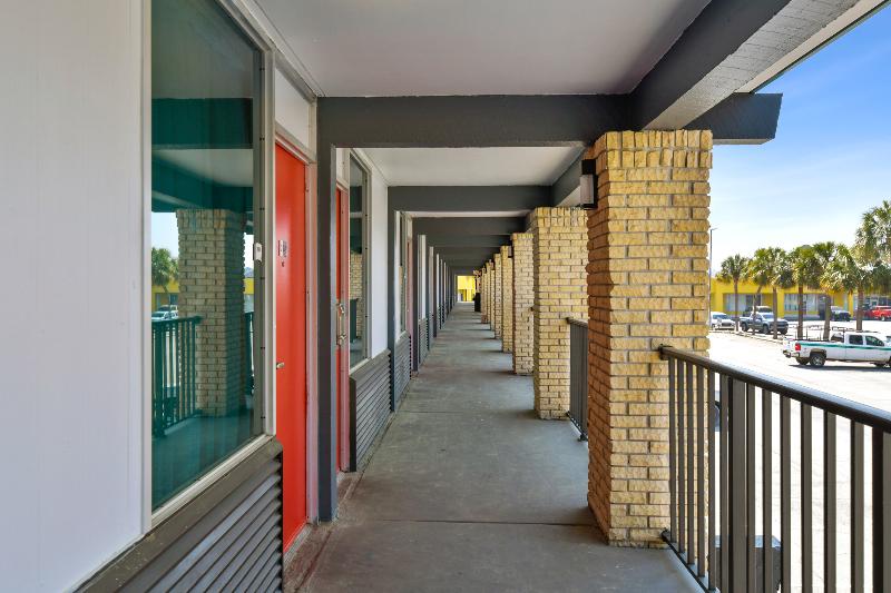 فندق Lake Park Inn Express