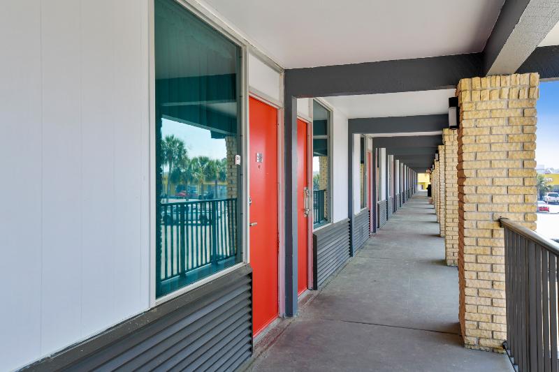 فندق Lake Park Inn Express