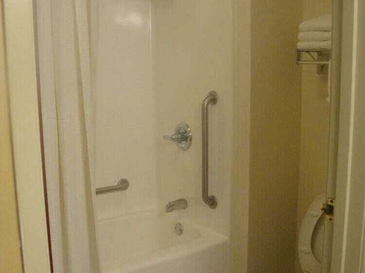 فندق Luxury Inn & Suites Troy