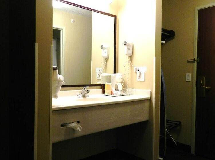 فندق Luxury Inn & Suites Troy