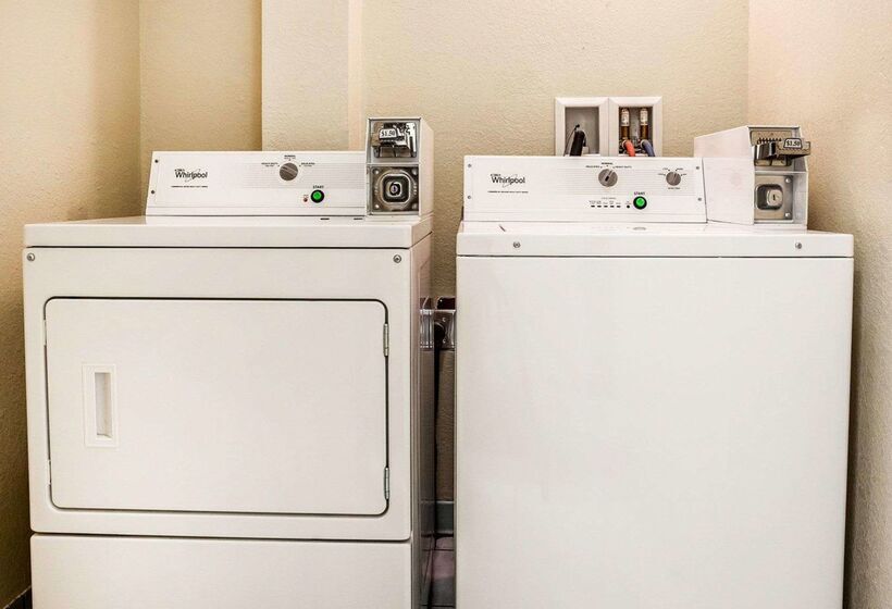 בית מלון כפרי Quality Inn & Suites Altoona   Des Moines