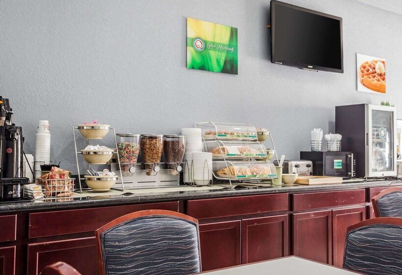 בית מלון כפרי Quality Inn & Suites Altoona   Des Moines