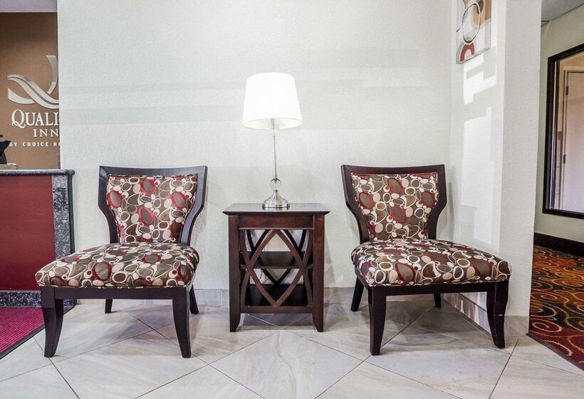 בית מלון כפרי Quality Inn & Suites Altoona   Des Moines