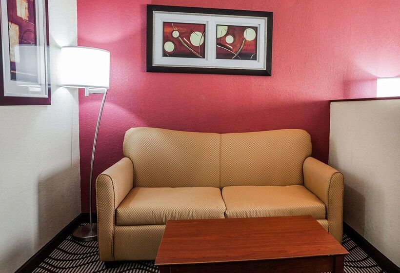 فندق Quality Inn & Suites Altoona   Des Moines
