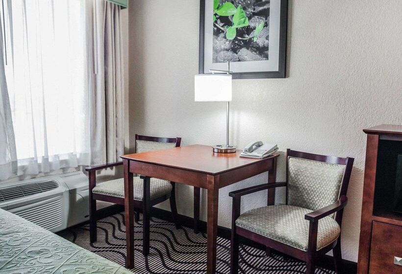 בית מלון כפרי Quality Inn & Suites Altoona   Des Moines