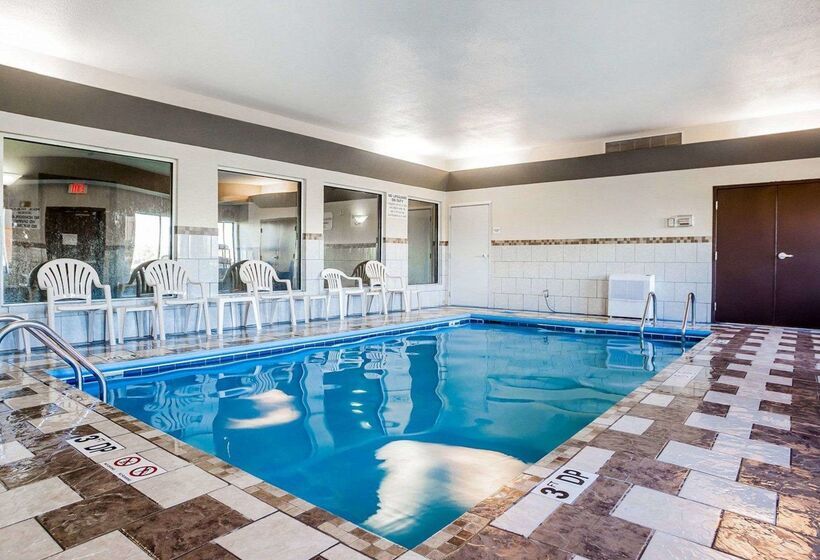 בית מלון כפרי Quality Inn & Suites Altoona   Des Moines