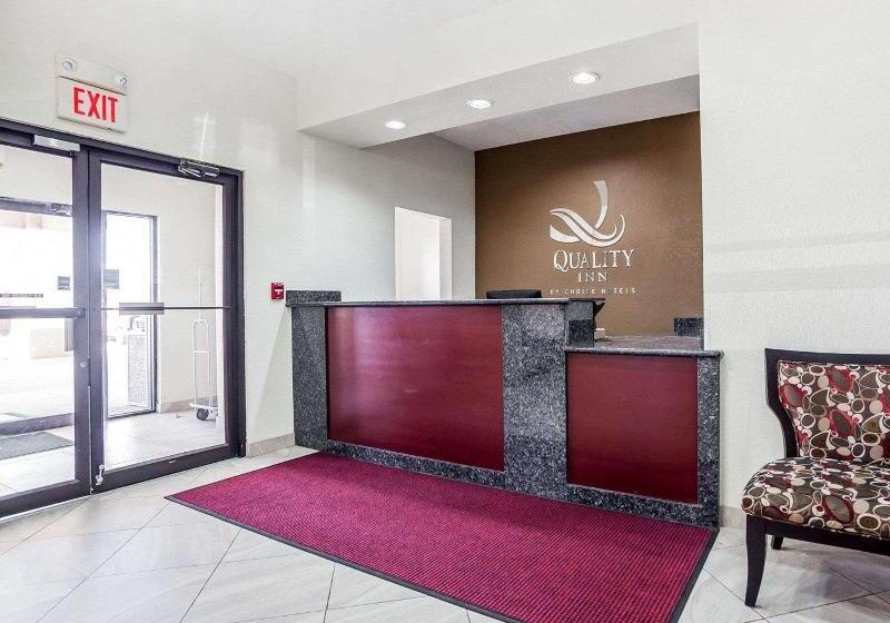 فندق Quality Inn & Suites Altoona   Des Moines