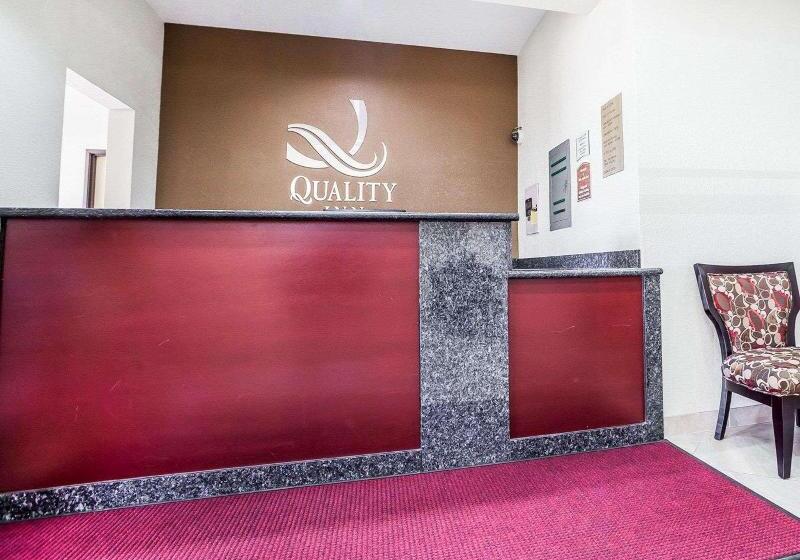 فندق Quality Inn & Suites Altoona   Des Moines