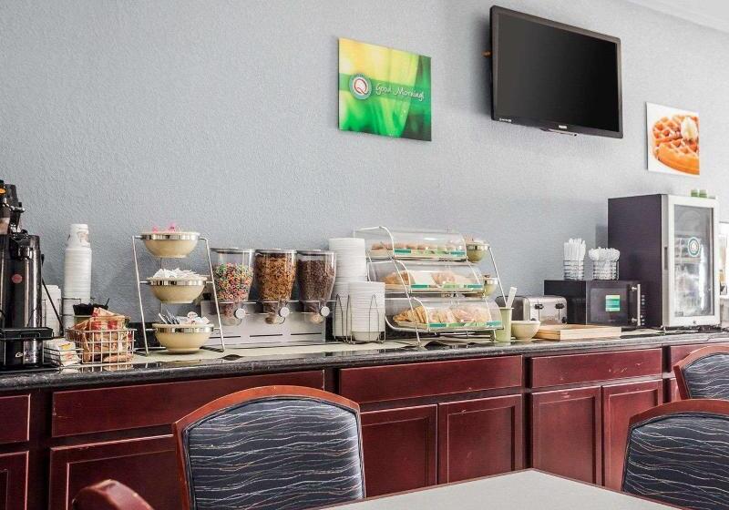 בית מלון כפרי Quality Inn & Suites Altoona   Des Moines