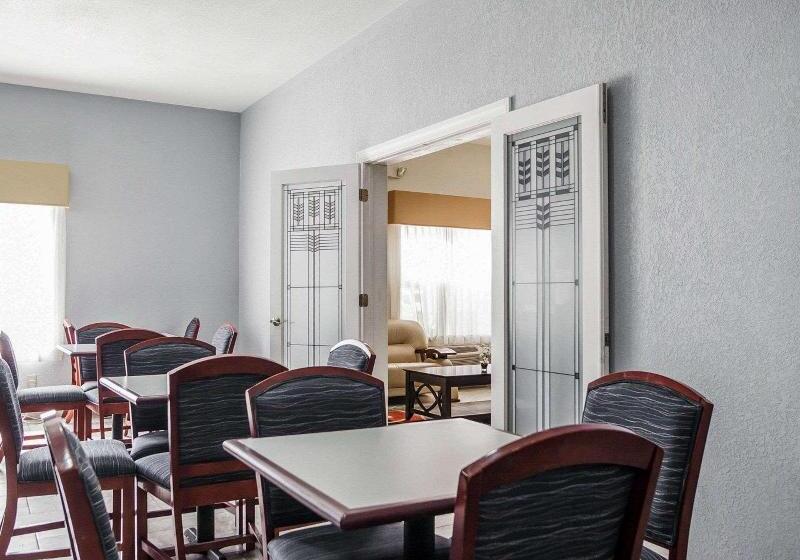 בית מלון כפרי Quality Inn & Suites Altoona   Des Moines