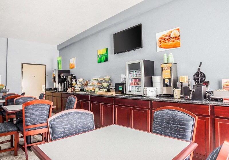 בית מלון כפרי Quality Inn & Suites Altoona   Des Moines