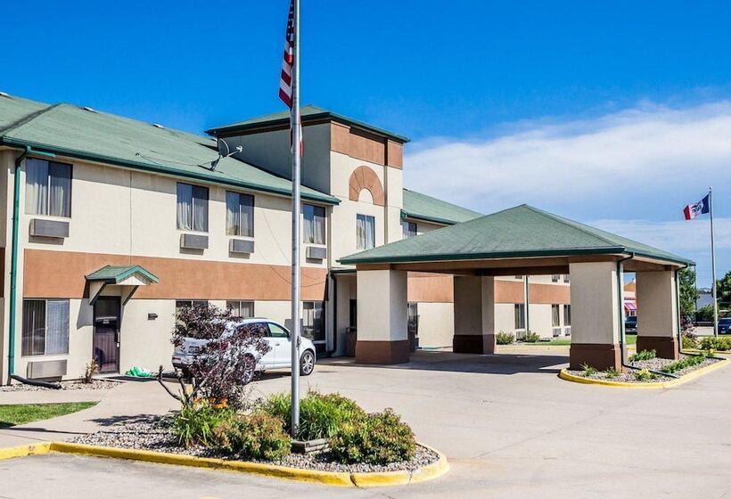 בית מלון כפרי Quality Inn & Suites Altoona   Des Moines