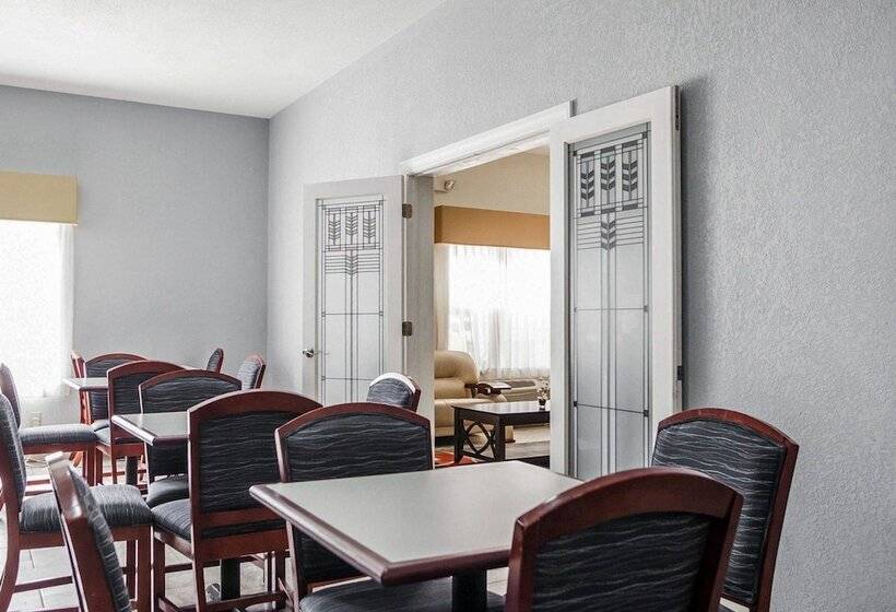 בית מלון כפרי Quality Inn & Suites Altoona   Des Moines