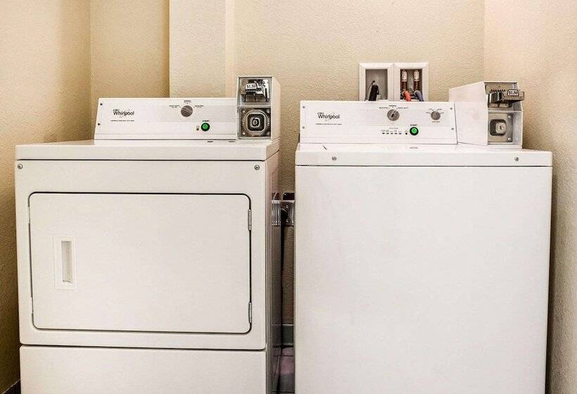 בית מלון כפרי Quality Inn & Suites Altoona   Des Moines