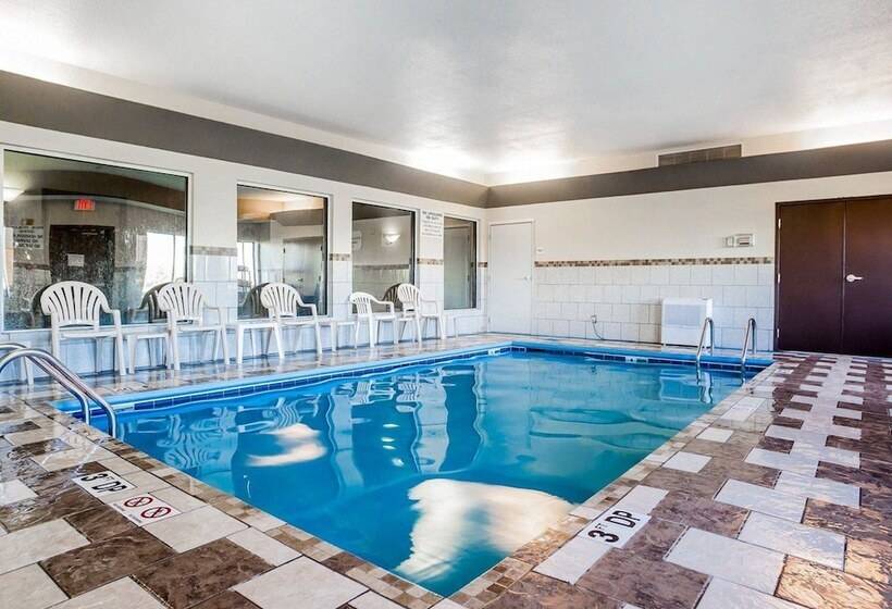 בית מלון כפרי Quality Inn & Suites Altoona   Des Moines