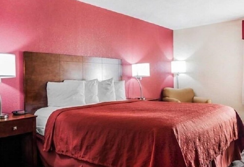 בית מלון כפרי Quality Inn & Suites Altoona   Des Moines