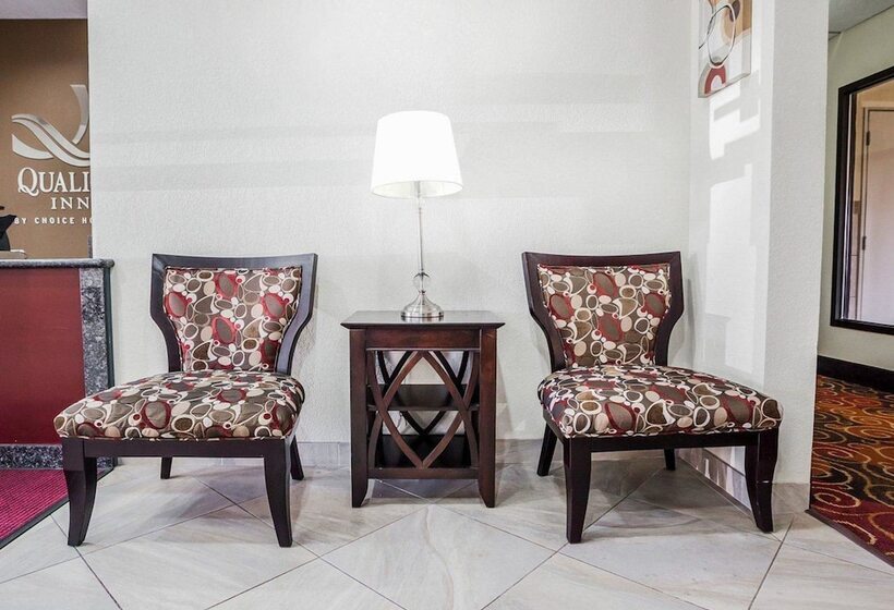 בית מלון כפרי Quality Inn & Suites Altoona   Des Moines