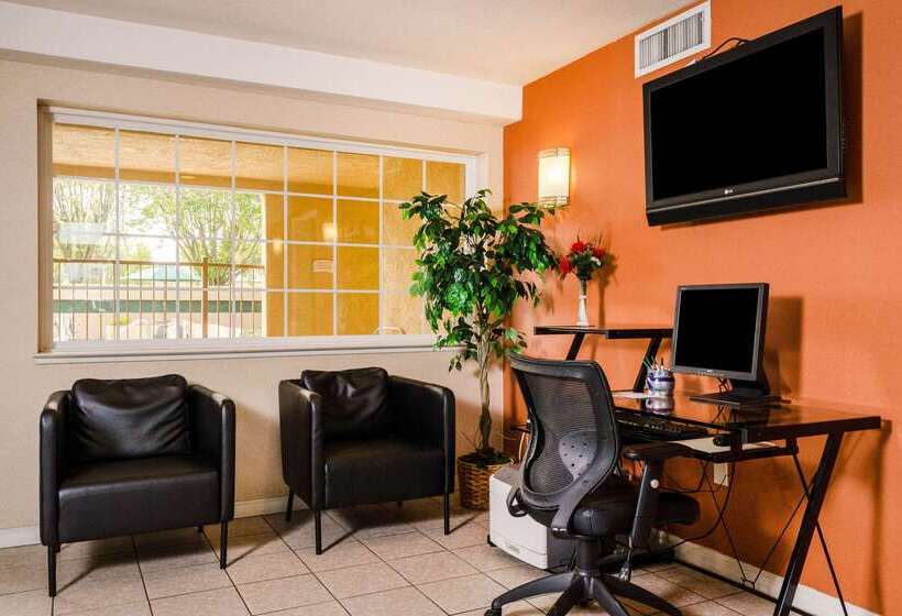 Отель Quality Inn & Suites Lathrop