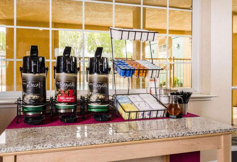 Отель Quality Inn & Suites Lathrop