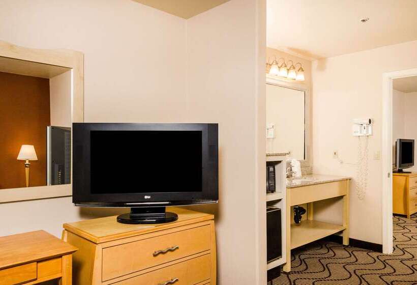 Отель Quality Inn & Suites Lathrop