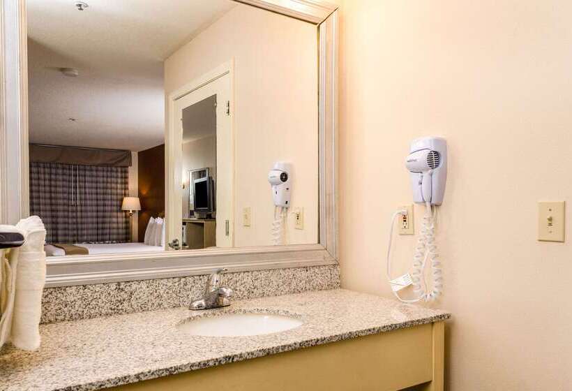 Отель Quality Inn & Suites Lathrop