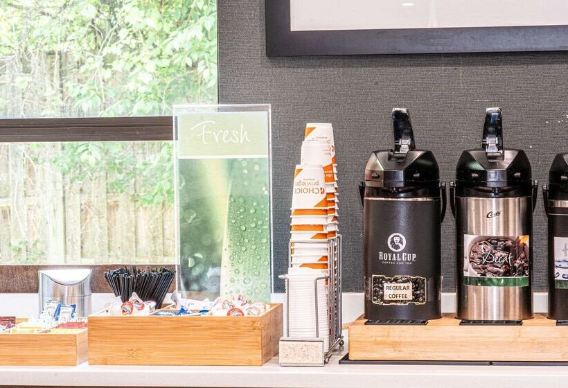 فندق Quality Inn & Suites Oakwood Village   Cleveland South