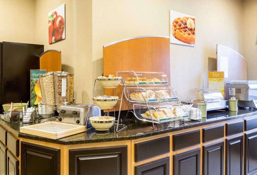 فندق Quality Inn & Suites Oakwood Village   Cleveland South