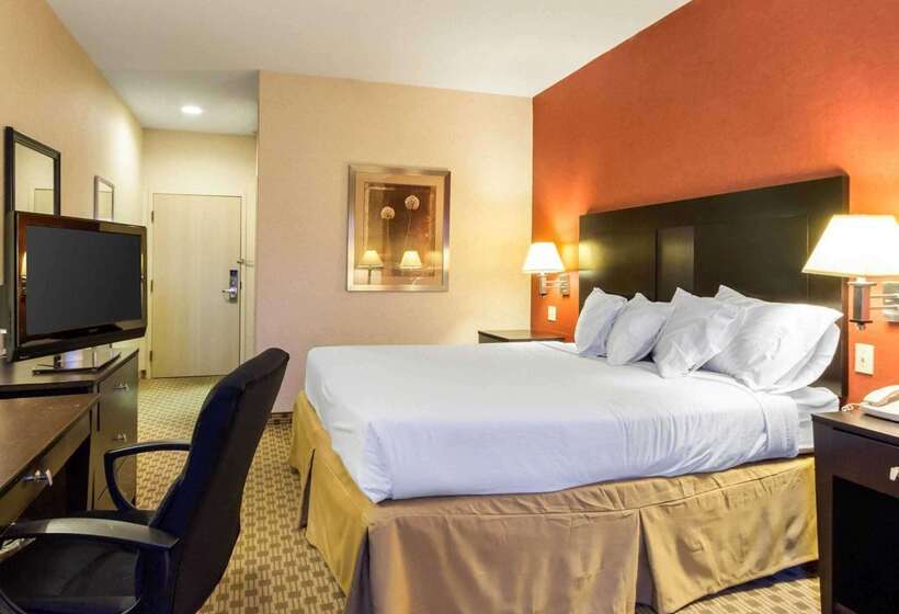 فندق Quality Inn & Suites Oakwood Village   Cleveland South