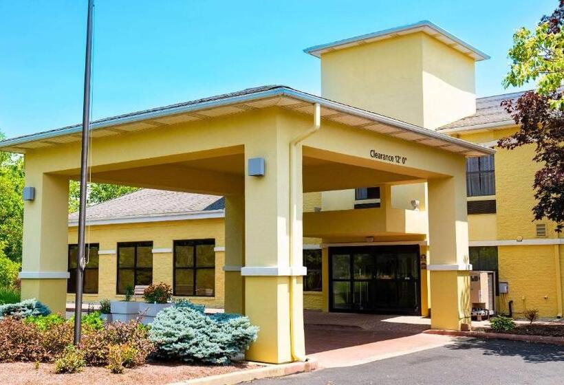 فندق Quality Inn & Suites Oakwood Village   Cleveland South