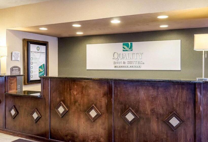 فندق Quality Inn & Suites Oakwood Village   Cleveland South