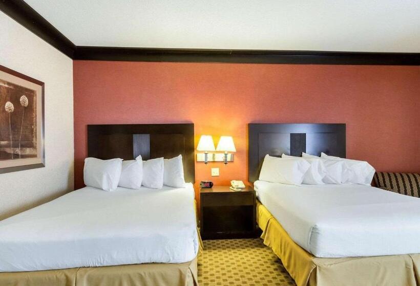 فندق Quality Inn & Suites Oakwood Village   Cleveland South